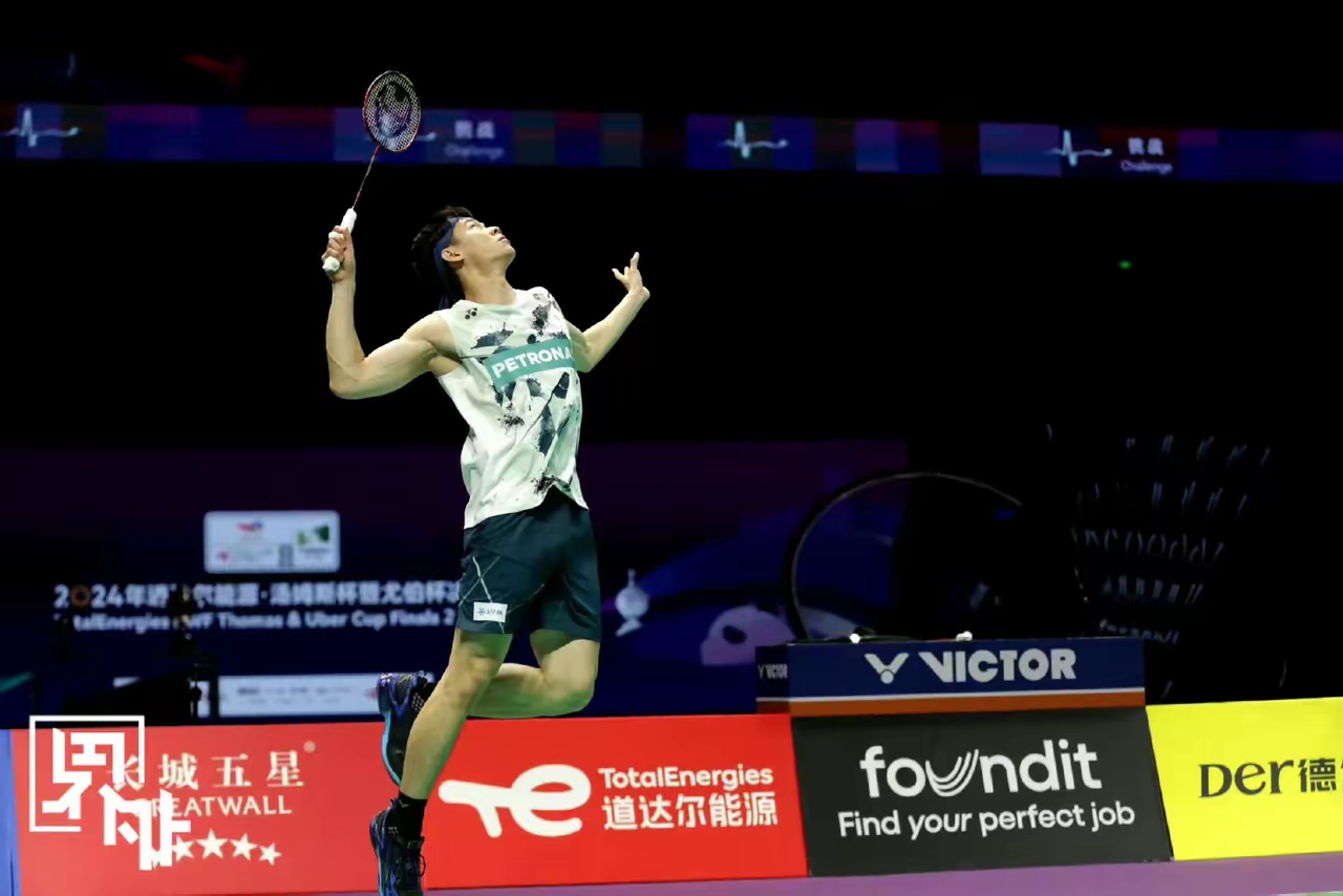 关于万众瞩目羽毛球赛场逐鹿激烈的信息