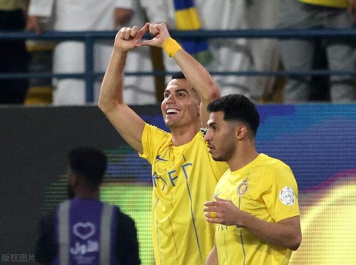 网前球员偷袭成功反客为主取得胜利 网前球员偷袭成功反客为主取得胜利