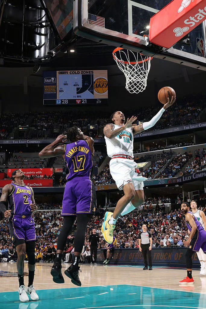 开拓者逆转灰熊，利拉德砍下36分