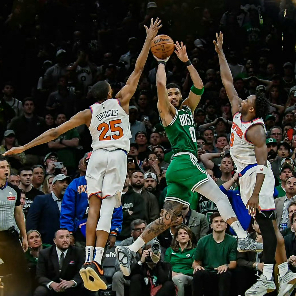 关于尼克斯客场击败国王，迎来三连胜的信息